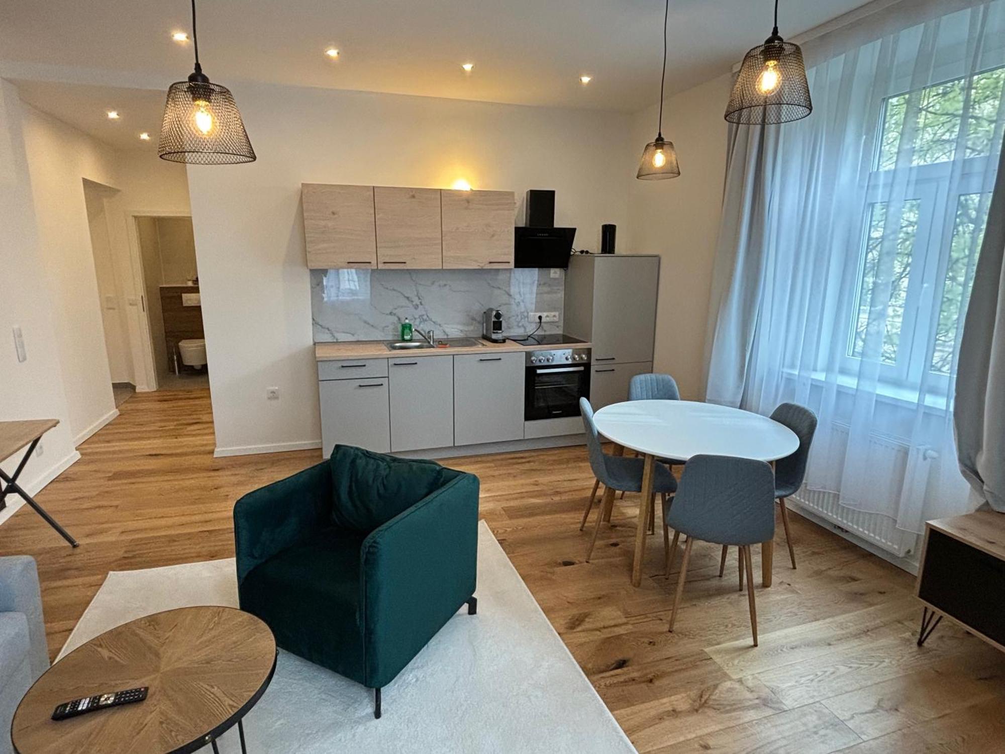 Altbauwohnung Mit Charme - Selbst Check In - Queensize Bett Vienne Extérieur photo
